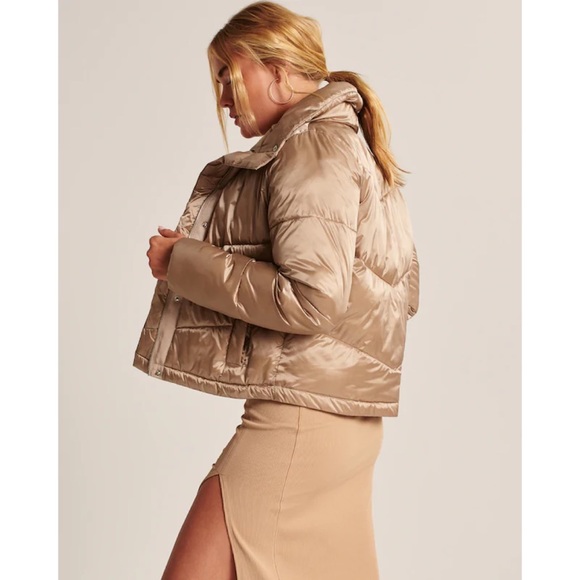 Abercrombie & Fitch Jackets & Blazers - Abercrombie satin mini puffer jacket
